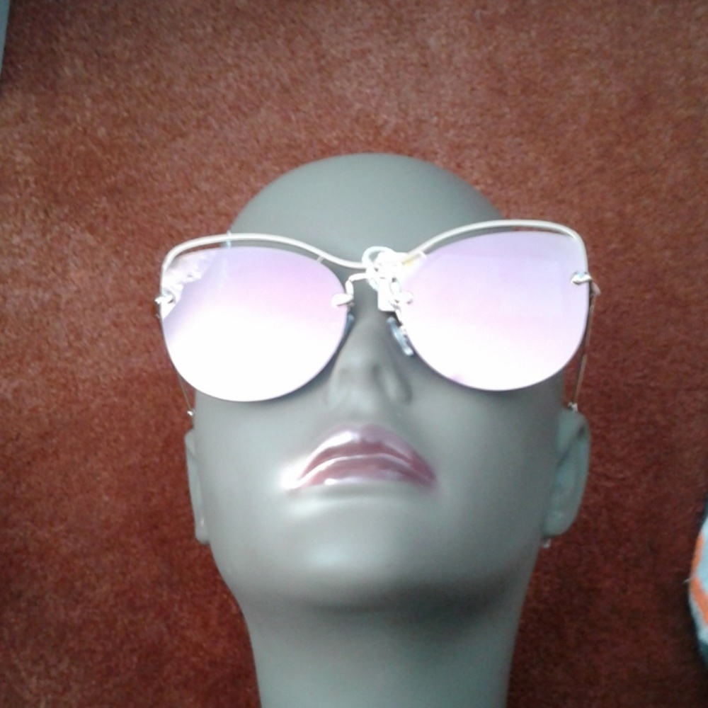 NWT.   Sunglasses